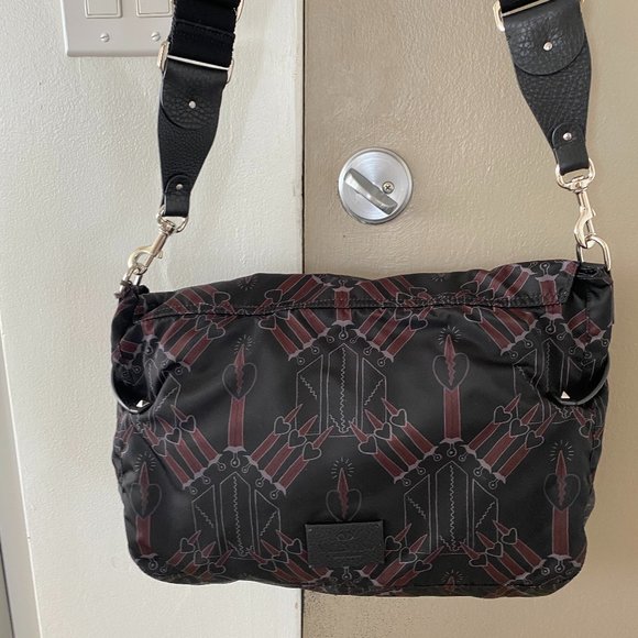 NEW w/Tags VALENTINO LOVE BLADE Messenger bag- was 1250$- Now 895$ - Picture 4 of 5